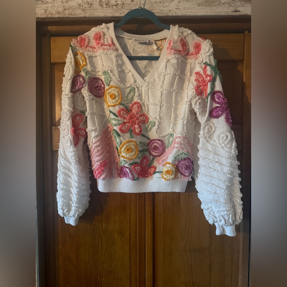 Danze Floral Embroidered Sweater vintage size medium in used condition, see pics